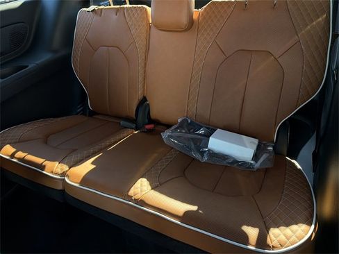 New 2026 Chrysler Pacifica Pinnacle image 19