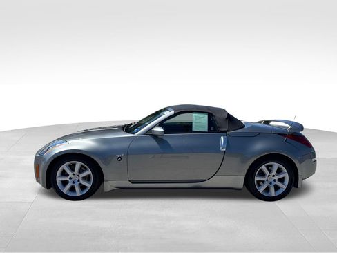 Used 2005 Nissan 350Z Touring RWD image 3