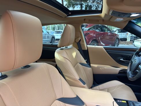 Certified 2024 Lexus ES 300h Ultra Luxury w/ Accessory Package (Z2) FWD image 39
