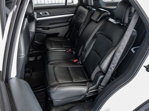 Used 2017 Ford Explorer XLT w/ Equipment Group 202A image 39