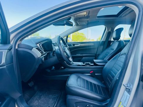 Used 2015 Ford Fusion SE w/ Equipment Group 202A FWD image 9