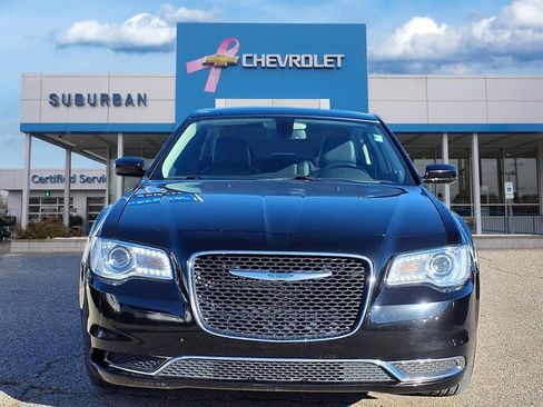 Used 2019 Chrysler 300 Touring L w/ Quick Order Package 22F image 2