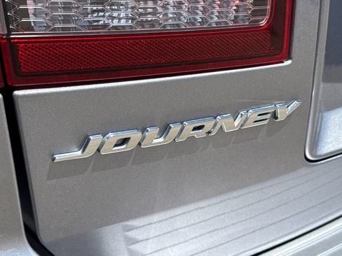Used 2020 Dodge Journey Crossroad FWD image 10