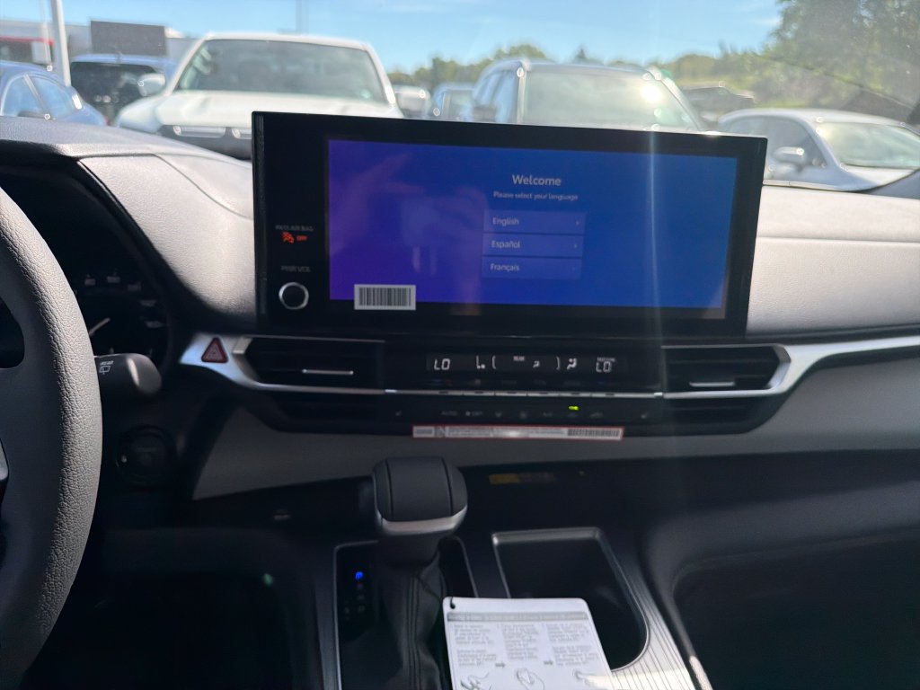 Used 2026 Toyota Sienna XLE FWD image 21
