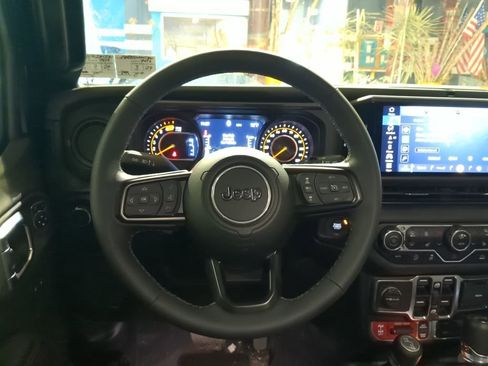 Used 2025 Jeep Wrangler Unlimited Rubicon w/ XTREMEE 35" Tire Package image 2