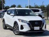 Used 2022 Nissan Kicks SV image 2