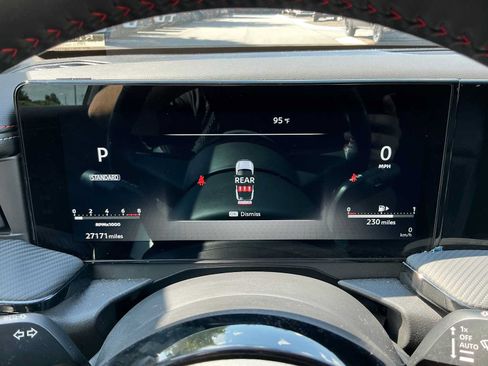 Used 2025 Nissan Kicks SR w/ SR Premium Package FWD image 17
