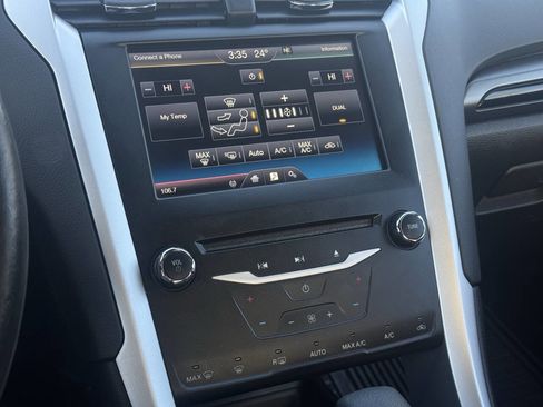 Used 2014 Ford Fusion SE image 21