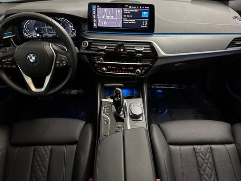 Used 2023 BMW 530e w/ Convenience Package image 16