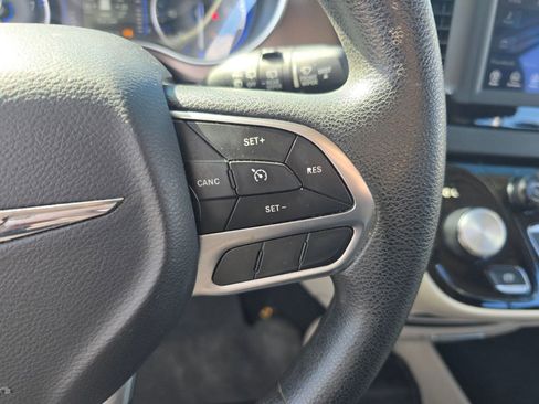 Used 2020 Chrysler Voyager Lxi image 19