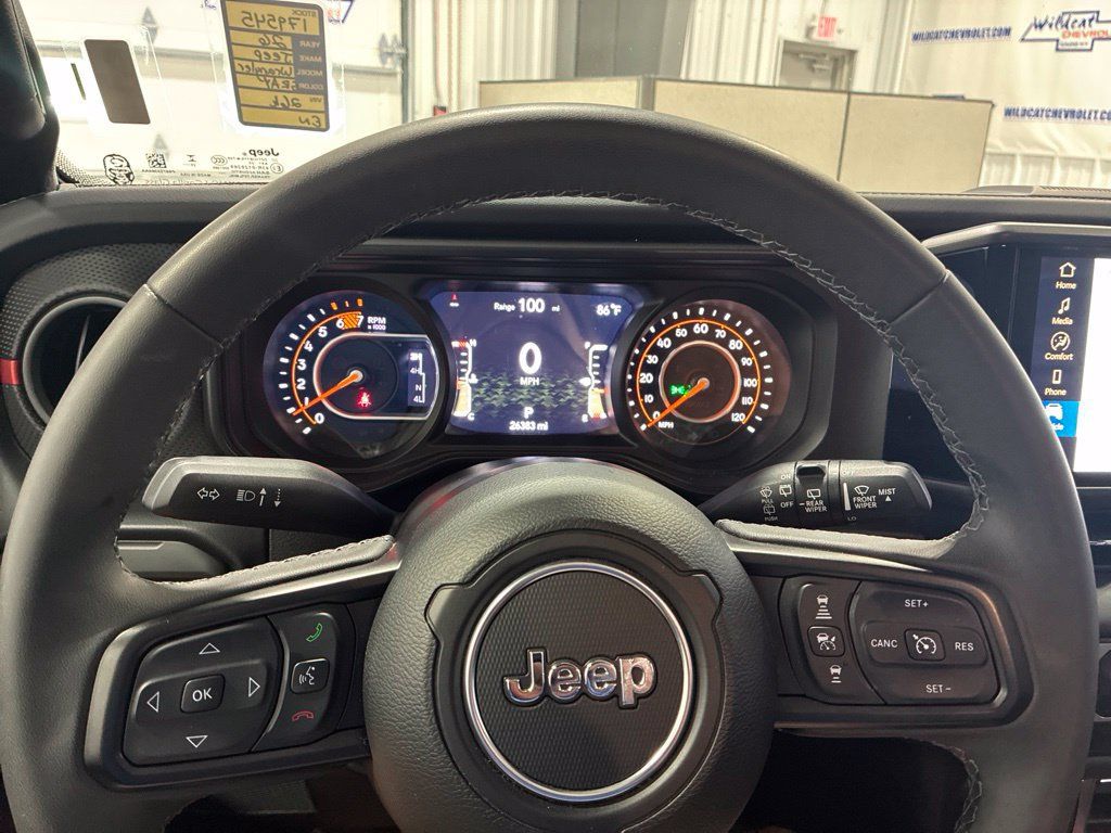 Used 2026 Jeep Wrangler Unlimited Rubicon AWD/4WD image 18