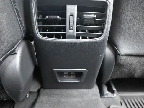 Used 2023 Toyota Corolla Cross XLE image 19