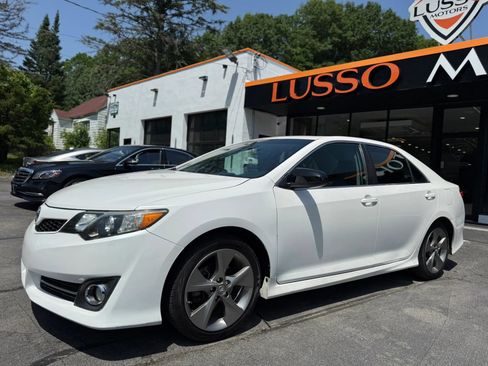 Used 2012 Toyota Camry SE FWD image 2