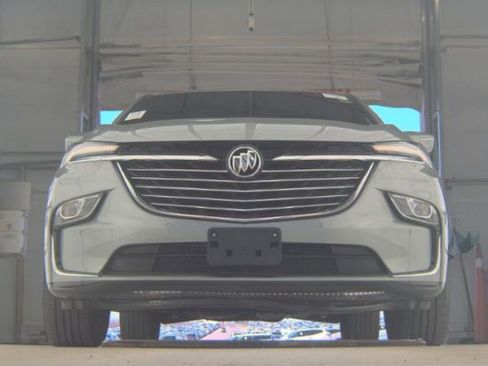 Used 2023 Buick Enclave Essence image 3