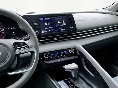 Used 2023 Hyundai Elantra SEL image 6