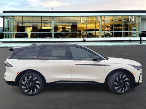 New 2026 Lincoln Nautilus Reserve image 3