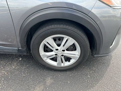 Used 2023 Nissan Kicks S FWD image 3