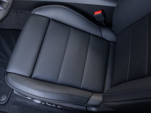 New 2025 Porsche Macan 4S Electric image 26