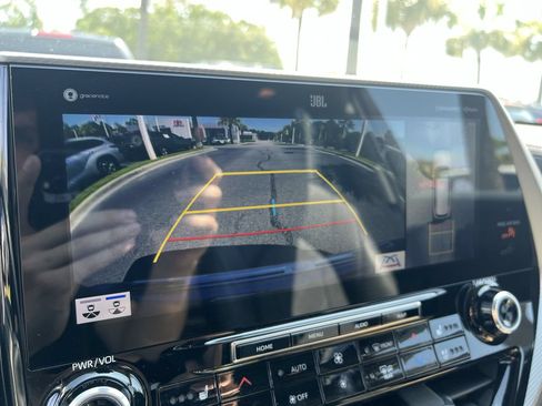 Used 2020 Toyota Highlander Platinum AWD/4WD image 25
