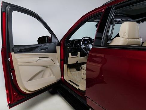 Used 2024 Cadillac Escalade Premium Luxury image 24