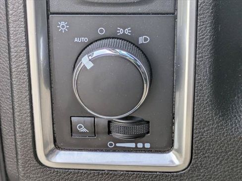 Used 2020 RAM 1500 Classic SLT RWD image 10