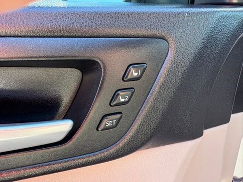 Used 2016 Toyota Highlander Limited image 26