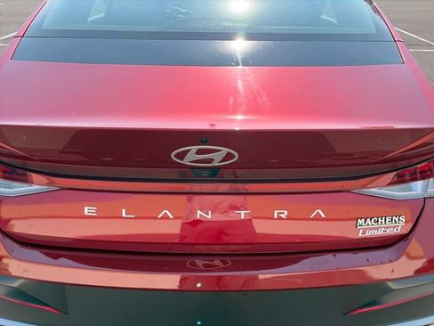 Used 2025 Hyundai Elantra Limited FWD image 30