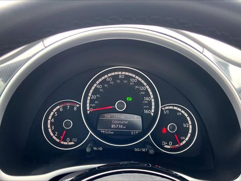 Used 2013 Volkswagen Beetle 2.0T FWD image 22