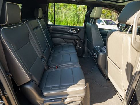Used 2024 GMC Yukon XL SLT w/ SLT Premium Package AWD/4WD image 35