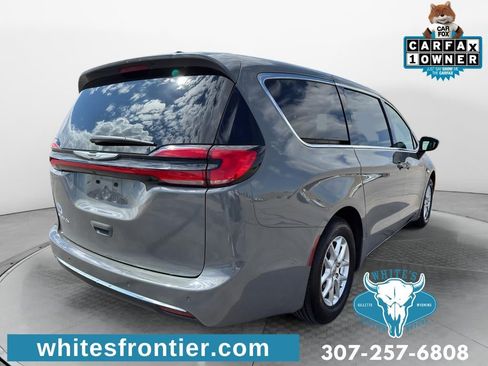 Used 2025 Chrysler Pacifica Select FWD image 5