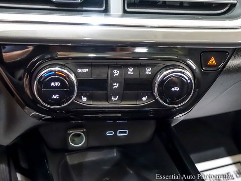 Used 2025 Chevrolet Trax ACTIV w/ Sunroof Package FWD image 23