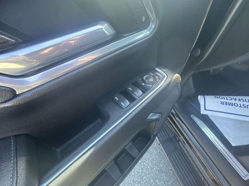 Used 2022 Chevrolet Silverado 1500 LT image 24