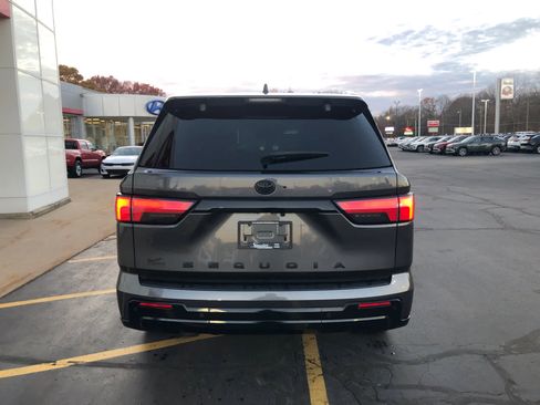 Certified 2024 Toyota Sequoia Platinum image 5