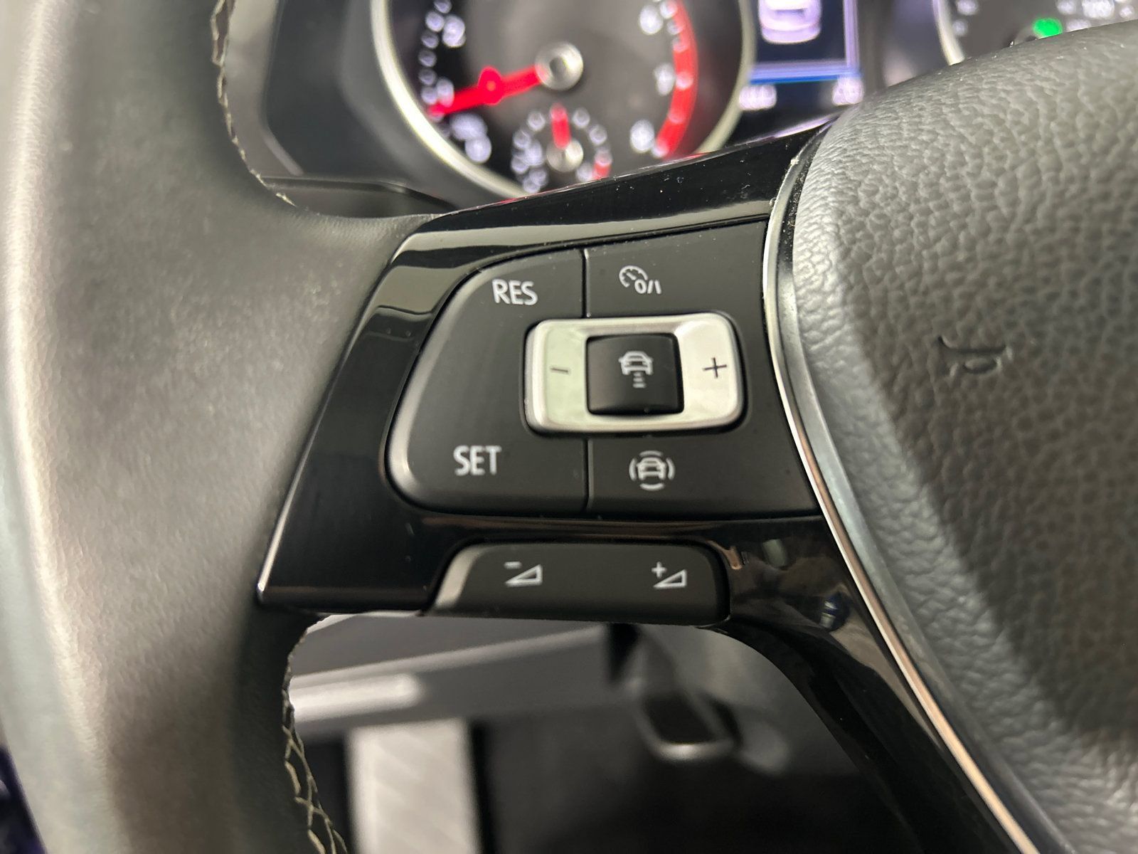 Used 2021 Volkswagen Tiguan SE w/ Panoramic Sunroof Package AWD/4WD image 17