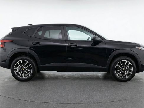 Used 2025 Chevrolet TrailBlazer LT FWD image 8