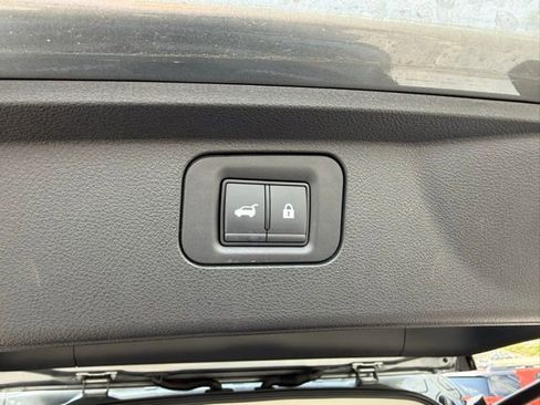 Used 2025 INFINITI QX80 Sensory image 16