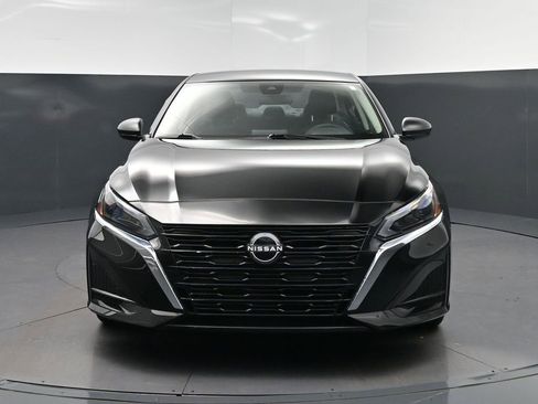Used 2025 Nissan Altima 2.5 SV FWD image 10