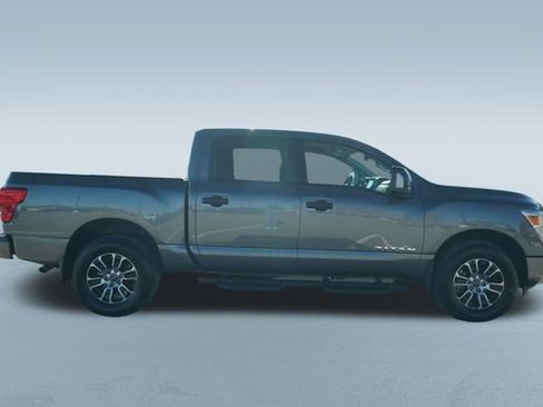Used 2024 Nissan Titan SV w/ SV Convenience Package image 10