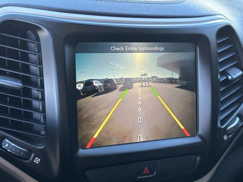 Used 2017 Jeep Cherokee Limited w/ Luxury Group image 18