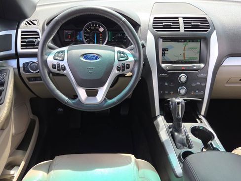 Used 2015 Ford Explorer XLT w/ Equipment Group 202B FWD image 11