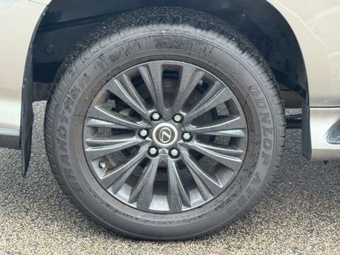 Used 2023 Lexus GX 460 Premium w/ Accessory Package image 17