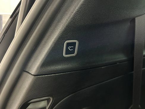Used 2025 Chrysler Pacifica Select FWD image 34