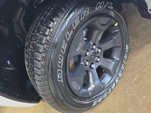 New 2026 RAM 1500 4x4 Crew Cab image 33