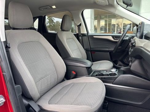 Used 2022 Ford Escape SE w/ SE Sport Appearance Package image 45