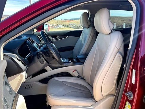 Used 2019 Lincoln Nautilus Reserve image 21