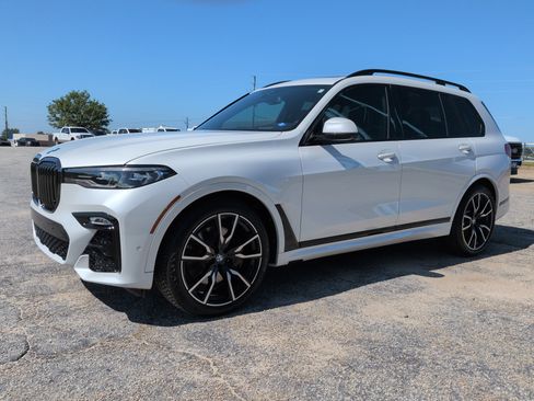Used 2022 BMW X7 xDrive40i w/ M Sport Package AWD/4WD image 6