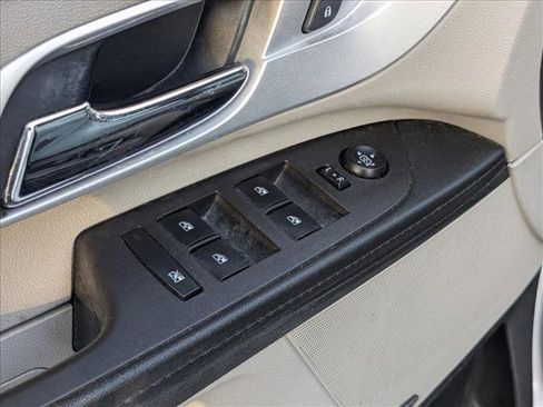 Used 2016 Chevrolet Equinox LTZ w/ Enhanced Convenience Package image 8