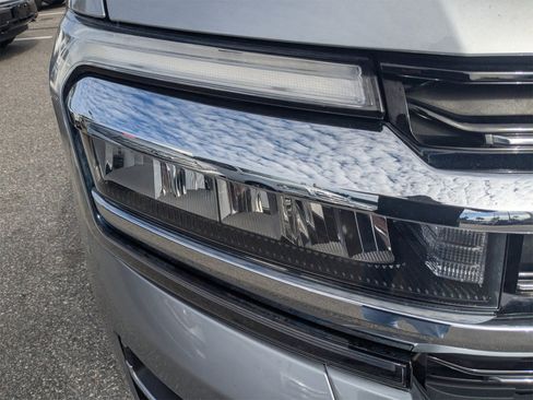 Used 2024 Ford Expedition Limited image 10