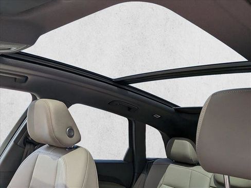 Used 2025 Audi Q5 Premium w/ Convenience Package image 17