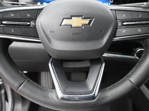 Used 2025 Chevrolet Equinox LT w/ Safety and Technology Package FWD image 17